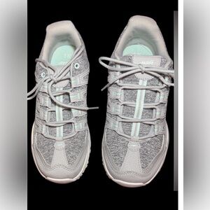 Avia Women's Light Gray Sneakers Odor Control Sz 8W worn once like new